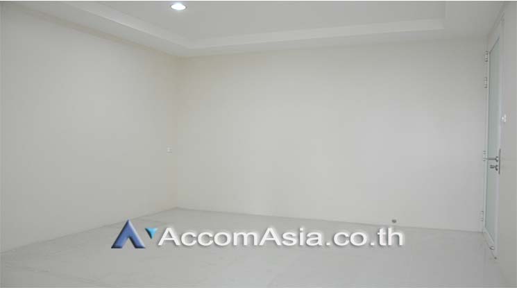 9  Office Space For Sale in Silom ,Bangkok BTS Sala Daeng AA13148